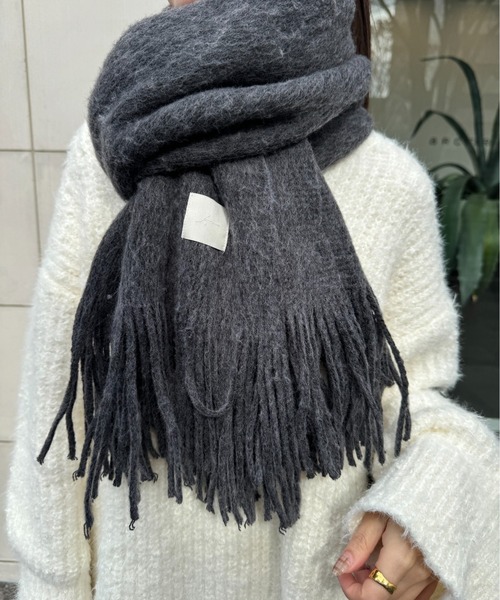 Amiur（エミレ）の「mink touch muffler / ミンクタッチマフラー（マフラー・レディース・アイボリー/ベージュ/チャコール・FREE）」の13枚目の写真