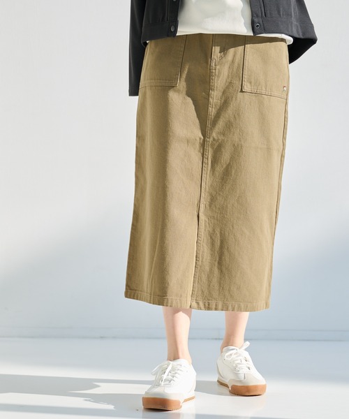 Arnold Palmer（アーノルドパーマー）の「ベイカーポケット ナロー スカート（デニムスカート・レディース・ライトブルー/インディゴブルー/カーキ/ベージュ・S/L/M）」の2枚目の写真