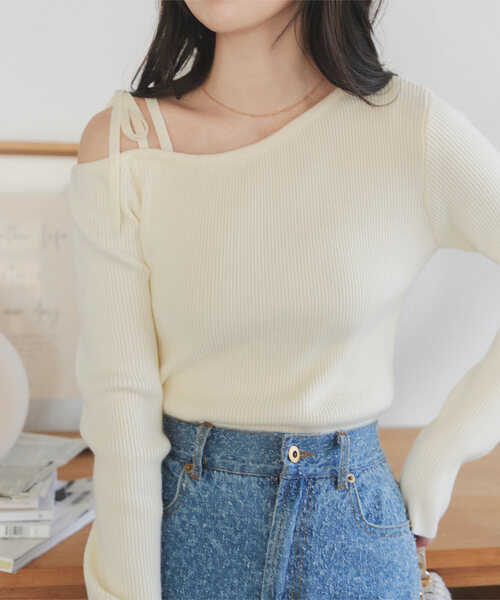 KOBE LETTUCE(コウベレタス)の「ワンショルダーストレッチリブニットトップス(ニット/セーター・レディース・アイボリー/サックスブルー/ブラック/ピンク/ミント・M)」の2枚目の写真