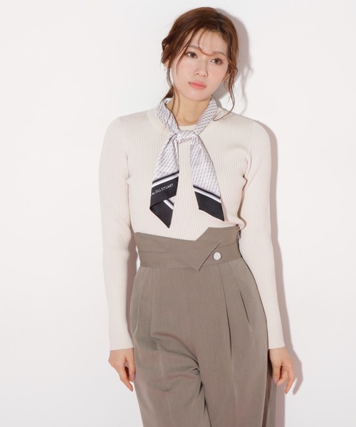 JILL by JILL STUART（ジルバイジルスチュアート）の「◇幾何チェック柄スカーフ付きリブニット（ニット/セーター・レディース・ピンク/ホワイト系その他/ネイビー・FREE）」の7枚目の写真