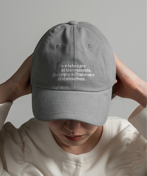 lawgy（ラウジー）の「simple embroidery cap / シンプルエンブロイダリーキャップ（キャップ・レディース・ブラック/ベージュ/ピンク/ボルドー/グレー・FREE）」の2枚目の写真