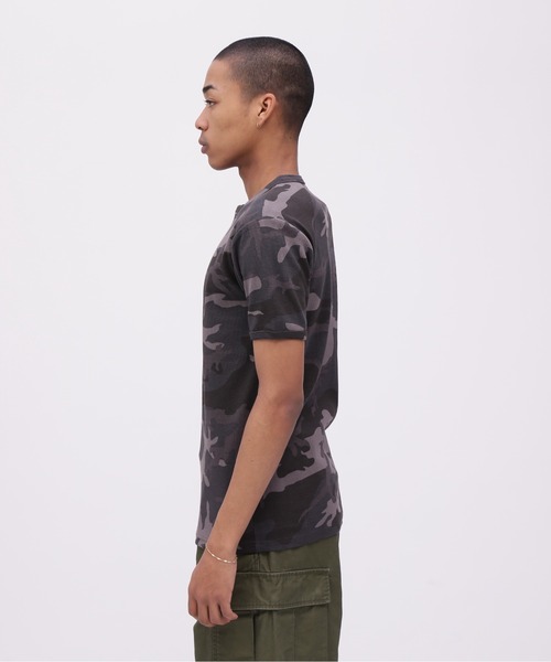 AVIREX（アヴィレックス）の「《DAILY/デイリー》RIB SHORT SLEEVE HENLEY NECK T-SHIRT "CAMOUFLAGE" / リブ ヘンリーネック 半袖Tシャツ "カモフラージュ" デイリーウェア / AVIREX / アヴィレックス（Tシャツ/カットソー・メンズ・グレー系カモフラージュ/グリーン系カモフラージュ・SMALL/MEDIUM/LARGE/X-LARGE）」の12枚目の写真
