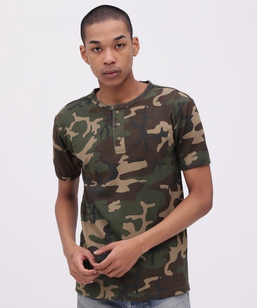 AVIREX(アヴィレックス)の「《DAILY/デイリー》RIB SHORT SLEEVE HENLEY NECK T-SHIRT "CAMOUFLAGE" / リブ ヘンリーネック 半袖Tシャツ "カモフラージュ" デイリーウェア / AVIREX / アヴィレックス(Tシャツ/カットソー・メンズ・グレー系カモフラージュ/グリーン系カモフラージュ・SMALL/MEDIUM/LARGE/X-LARGE)」の4枚目の写真