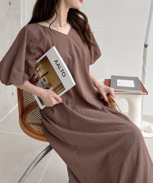 Eclat one（エクラワン）の「【Eclat one】ランタンスリーブ 表面感 Aラインワンピース（ワンピース・レディース・オフホワイト/チャコール/ブラウン・FREE）」の7枚目の写真