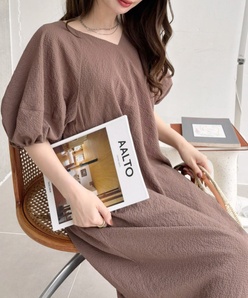 Eclat one（エクラワン）の「【Eclat one】ランタンスリーブ 表面感 Aラインワンピース（ワンピース・レディース・オフホワイト/チャコール/ブラウン・FREE）」の17枚目の写真
