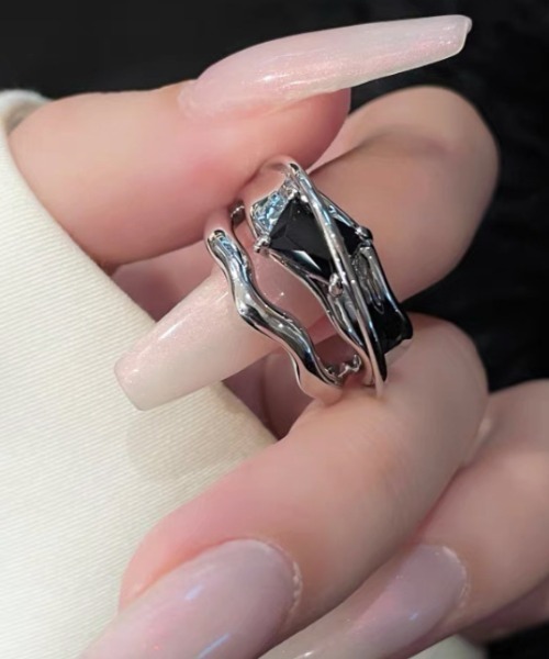 Vipoa(ヴィポア)の「2つセット Elegant Silver Ring(リング・レディース・シルバー・FREE)」の7枚目の写真