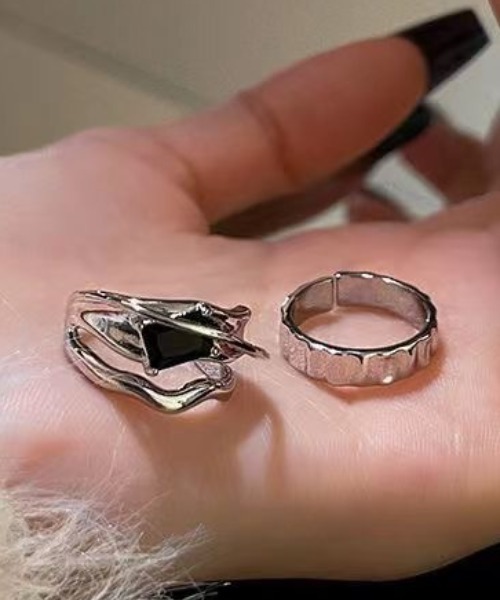 Vipoa(ヴィポア)の「2つセット Elegant Silver Ring(リング・レディース・シルバー・FREE)」の4枚目の写真