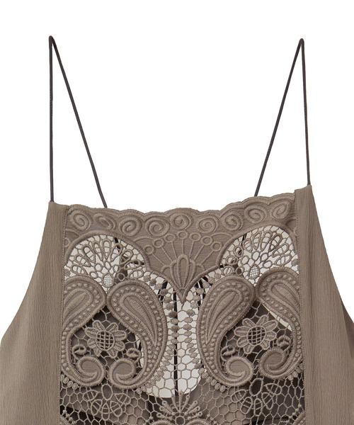 ESCAR(エスカー)の「■ESCAR フロントレースキャミワンピース(ワンピース・レディース・ブラック/グレイッシュベージュ・FREE)」の14枚目の写真