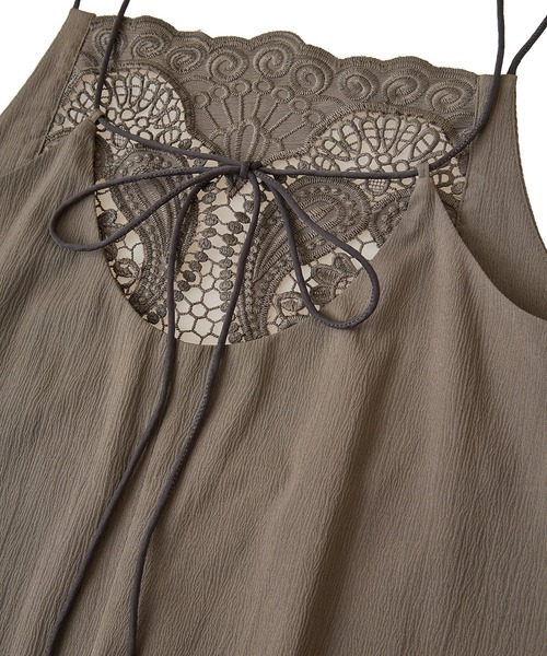 ESCAR(エスカー)の「■ESCAR フロントレースキャミワンピース(ワンピース・レディース・ブラック/グレイッシュベージュ・FREE)」の19枚目の写真