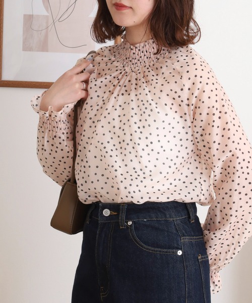 Anna Nicola(アンナニコラ)の「Anna Nicola シアードットハイネック長袖ブラウス(シャツ/ブラウス・レディース・ブラック/サックスブルー/オフホワイト/ベージュ・38)」の18枚目の写真