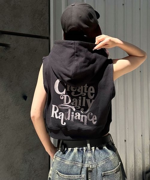 Anui(アニュイ)の「【UNISEX/選べる着丈】ロゴウラケフーディー(パーカー・レディース・グレー/ブラック・SMALL/MEDIUM)」の3枚目の写真