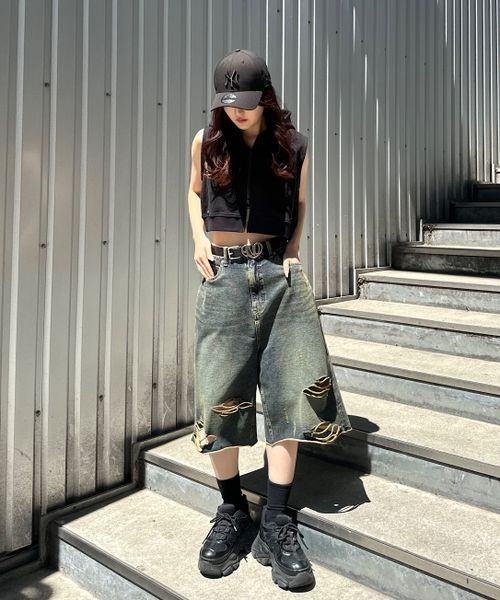 Anui(アニュイ)の「【UNISEX/選べる着丈】ロゴウラケフーディー(パーカー・レディース・グレー/ブラック・SMALL/MEDIUM)」の4枚目の写真