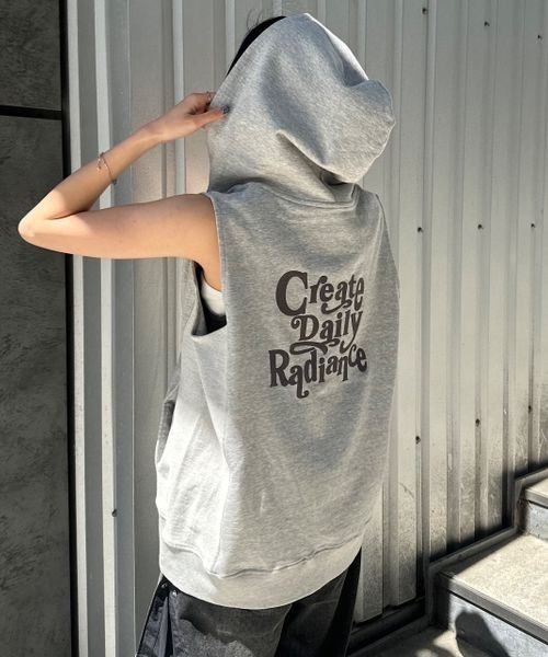 Anui(アニュイ)の「【UNISEX/選べる着丈】ロゴウラケフーディー(パーカー・レディース・グレー/ブラック・SMALL/MEDIUM)」の5枚目の写真