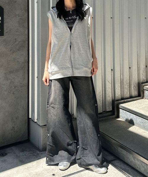 Anui(アニュイ)の「【UNISEX/選べる着丈】ロゴウラケフーディー(パーカー・レディース・グレー/ブラック・SMALL/MEDIUM)」の7枚目の写真