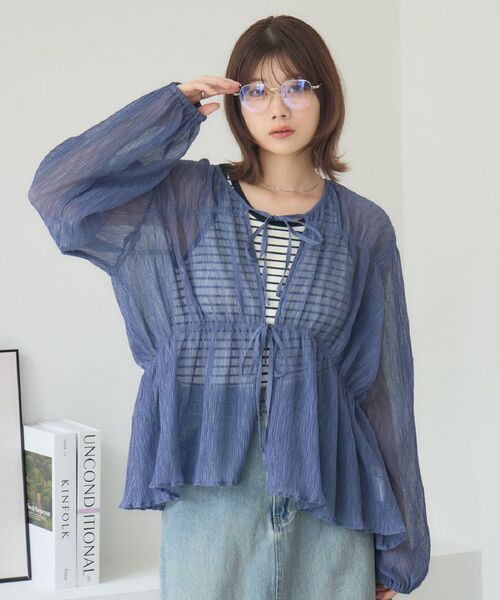 RETRO GIRL(レトロガール)の「楊柳シアーリボンBL(シャツ/ブラウス・レディース・オフホワイト/ブルー/ピンク/ライトグレー・FREE)」の6枚目の写真