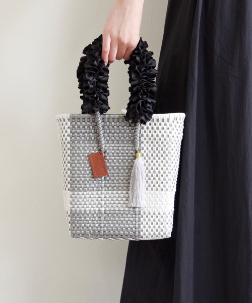 WOVEN(ウーヴン)の「WOVEN (ウーヴン) / メキシコ製 メルカドバッグ × フリルハンドルカバー(かごバッグ・レディース・ブラック系1/ブラック系/ブルー系その他/シルバー系その他/ブラック系その他/ブラック系その他3/ブラック系2/シルバー/シルバー系その他2/ブラック系その他2/ブルー系その他2/ブルー系その他3・FREE)」の10枚目の写真