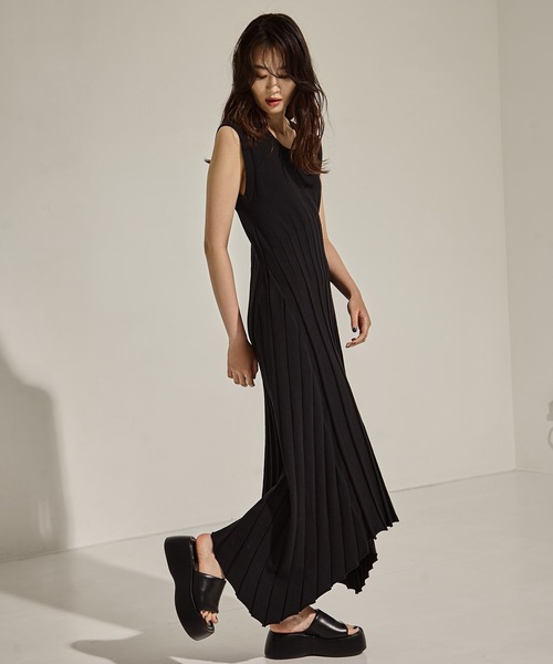 STUDIOUS（ステュディオス）の「【STUDIOUS/ステュディオス】Soft Leather Padded Sandals/ソフトレザー パデッドサンダル（サンダル・レディース・ブラック・1/2）」の10枚目の写真