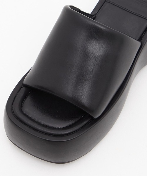 STUDIOUS（ステュディオス）の「【STUDIOUS/ステュディオス】Soft Leather Padded Sandals/ソフトレザー パデッドサンダル（サンダル・レディース・ブラック・1/2）」の5枚目の写真