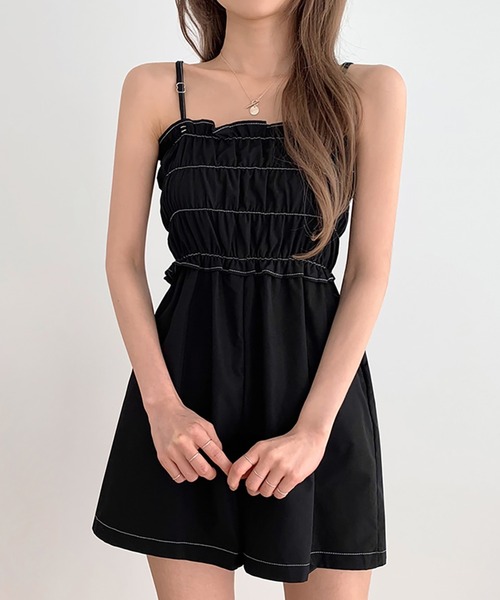 Girly Doll(ガーリードール)の「ショートパンツギャザーサロペット(サロペット/オーバーオール・レディース・ブラック/キャメル・F)」の2枚目の写真