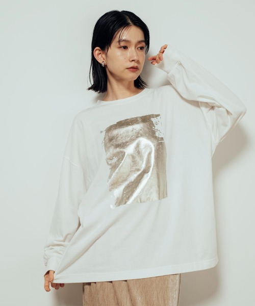 Shelly island(シェリーアイランド)の「箔プリントオーバーロンT(Tシャツ/カットソー・レディース・ホワイト/ブラウン/チャコールグレー・FREE)」の2枚目の写真
