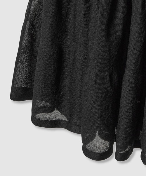 allureville（アルアバイル）の「シアーティアードチュニック（ニット/セーター・レディース・レッド/イエロー/ブラック・2）」の13枚目の写真