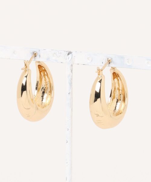 big metal london(ビッグメタルロンドン)の「【金属アレルギー対応】フープピアス SOPHIA ORAGANIC SHAPE HOOP(ピアス(両耳用)・レディース・ゴールド・FREE)」の2枚目の写真
