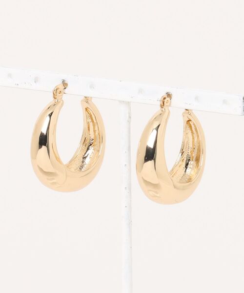 big metal london(ビッグメタルロンドン)の「【金属アレルギー対応】フープピアス SOPHIA ORAGANIC SHAPE HOOP(ピアス(両耳用)・レディース・ゴールド・FREE)」の3枚目の写真
