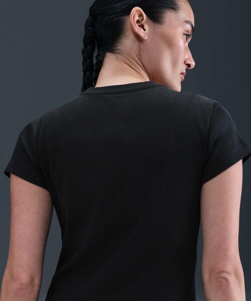 NIKE(ナイキ)の「ナイキ スポーツウェア ウィメンズ タイト リブ ショートスリーブ Tシャツ / Nike Sportswear Women's Tight Ribbed Short-Sleeve T-Shirt HV4995-010 Black(Tシャツ/カットソー・レディース・ブラック・M/L/XS/XL/S)」の12枚目の写真