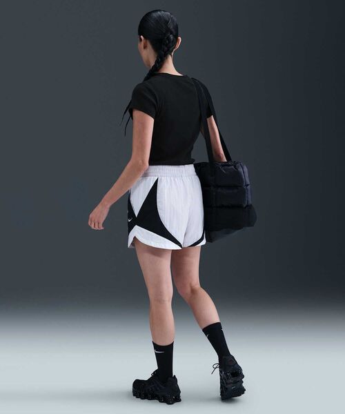 NIKE(ナイキ)の「ナイキ スポーツウェア ウィメンズ タイト リブ ショートスリーブ Tシャツ / Nike Sportswear Women's Tight Ribbed Short-Sleeve T-Shirt HV4995-010 Black(Tシャツ/カットソー・レディース・ブラック・M/L/XS/XL/S)」の15枚目の写真