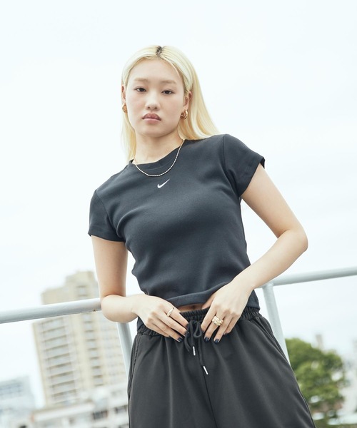 NIKE(ナイキ)の「ナイキ スポーツウェア ウィメンズ タイト リブ ショートスリーブ Tシャツ / Nike Sportswear Women's Tight Ribbed Short-Sleeve T-Shirt HV4995-010 Black(Tシャツ/カットソー・レディース・ブラック・M/L/XS/XL/S)」の1枚目の写真