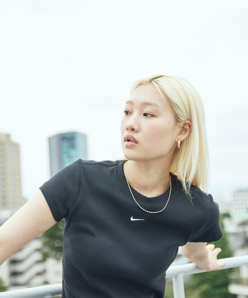 NIKE(ナイキ)の「ナイキ スポーツウェア ウィメンズ タイト リブ ショートスリーブ Tシャツ / Nike Sportswear Women's Tight Ribbed Short-Sleeve T-Shirt HV4995-010 Black(Tシャツ/カットソー・レディース・ブラック・M/L/XS/XL/S)」の9枚目の写真