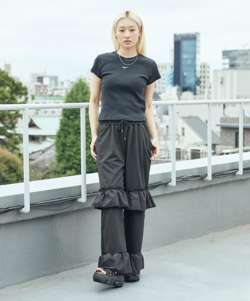 NIKE(ナイキ)の「ナイキ スポーツウェア ウィメンズ タイト リブ ショートスリーブ Tシャツ / Nike Sportswear Women's Tight Ribbed Short-Sleeve T-Shirt HV4995-010 Black(Tシャツ/カットソー・レディース・ブラック・M/L/XS/XL/S)」の6枚目の写真