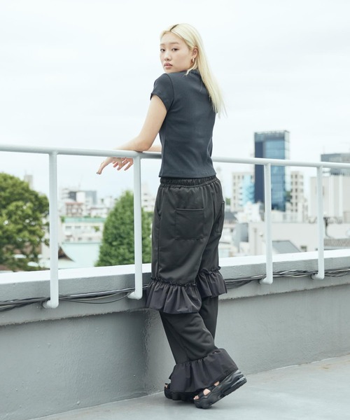 NIKE(ナイキ)の「ナイキ スポーツウェア ウィメンズ タイト リブ ショートスリーブ Tシャツ / Nike Sportswear Women's Tight Ribbed Short-Sleeve T-Shirt HV4995-010 Black(Tシャツ/カットソー・レディース・ブラック・M/L/XS/XL/S)」の8枚目の写真