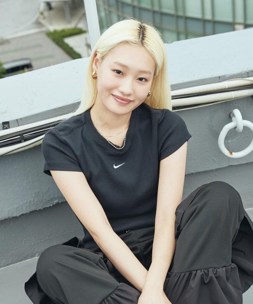 NIKE(ナイキ)の「ナイキ スポーツウェア ウィメンズ タイト リブ ショートスリーブ Tシャツ / Nike Sportswear Women's Tight Ribbed Short-Sleeve T-Shirt HV4995-010 Black(Tシャツ/カットソー・レディース・ブラック・M/L/XS/XL/S)」の10枚目の写真