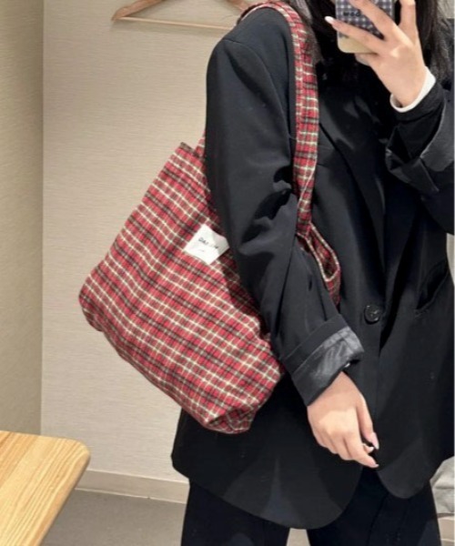 SHEPP(シープ)の「A4サイズ対応/チェックネルトートバッグ(トートバッグ・レディース・レッド/グリーン/ピンク/イエロー/ブルー・F)」の13枚目の写真