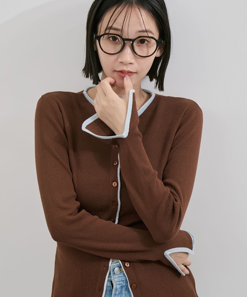 VIS(ビス)の「【WEB/一部店舗限定】配色メローバイカラーカーディガン(カーディガン/ボレロ・レディース・ベージュ/ダークブラウン/ブラック/グレー・FREE)」の6枚目の写真