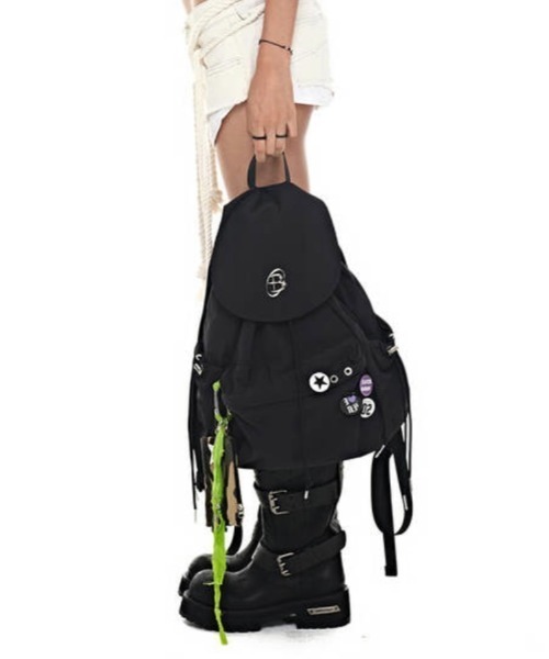 BLACKPURPLE（ブラックパープル）の「【日本未発売/WEB限定】BLACK PURPLE(ブラックパープル)/A4サイズ対応 軽量 ドローコード ドローストリング バックパック リュック ナップザック/Nana Flip Bag（バックパック/リュック・レディース・ブラック・FREE）」の4枚目の写真