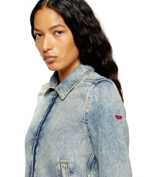 DIESEL（ディーゼル）の「ウィメンズ デニムジャケット DE-CORB（デニムジャケット・レディース・ライトインディゴブルー・X-SMALL/SMALL/MEDIUM/LARGE）」の2枚目の写真
