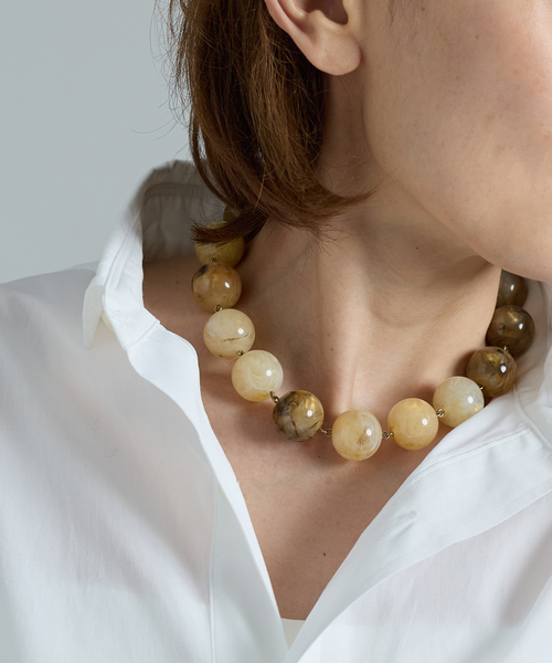 VERMEIL par iena（ヴェルメイユパーイエナ）の「FRANCINE BRAMLI フランシーヌ ブラムリ 別注ネックレス（ネックレス・レディース・イエロー/オリーブ/ブラウン・FREE）」の3枚目の写真