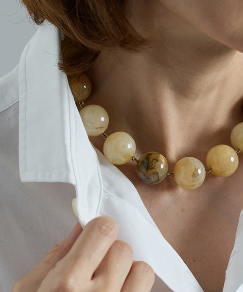 VERMEIL par iena（ヴェルメイユパーイエナ）の「FRANCINE BRAMLI フランシーヌ ブラムリ 別注ネックレス（ネックレス・レディース・イエロー/オリーブ/ブラウン・FREE）」の4枚目の写真