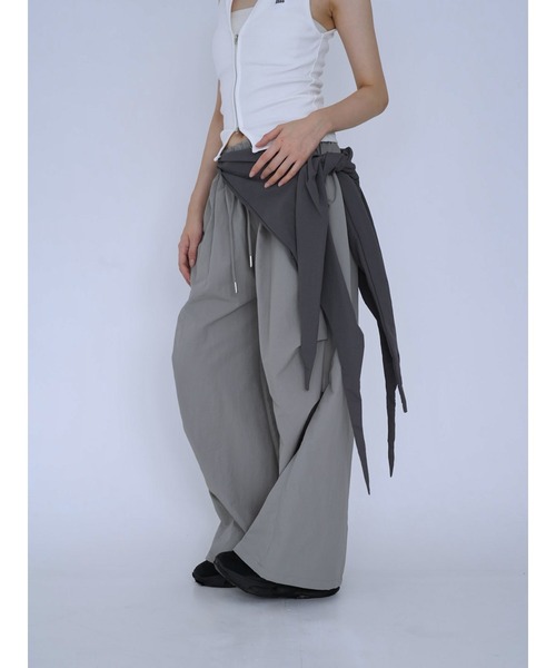 Uenui(ウニュイ)の「ultra wide drawstring pants(その他パンツ・レディース・グレー/ブラック・FREE)」の13枚目の写真