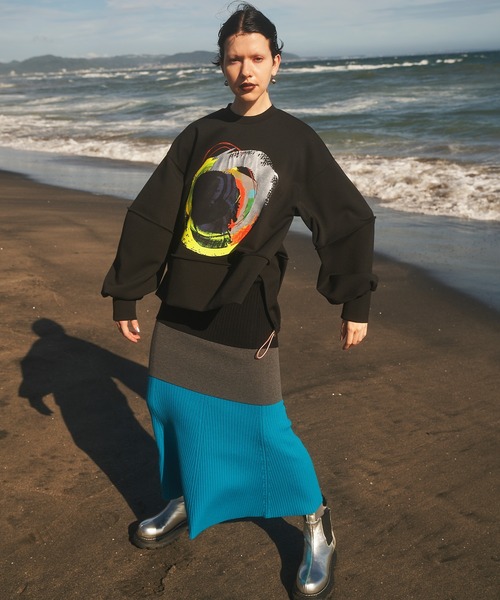 OMMO(オーエムエムオー)の「CIRCLE PAINT SWEAT TOP(スウェット・レディース・ブラック/カーキ/グレー・F)」の4枚目の写真