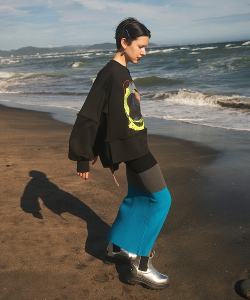 OMMO(オーエムエムオー)の「CIRCLE PAINT SWEAT TOP(スウェット・レディース・ブラック/カーキ/グレー・F)」の6枚目の写真