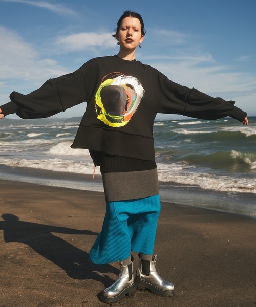OMMO(オーエムエムオー)の「CIRCLE PAINT SWEAT TOP(スウェット・レディース・ブラック/カーキ/グレー・F)」の8枚目の写真