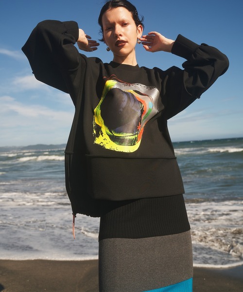 OMMO(オーエムエムオー)の「CIRCLE PAINT SWEAT TOP(スウェット・レディース・ブラック/カーキ/グレー・F)」の11枚目の写真