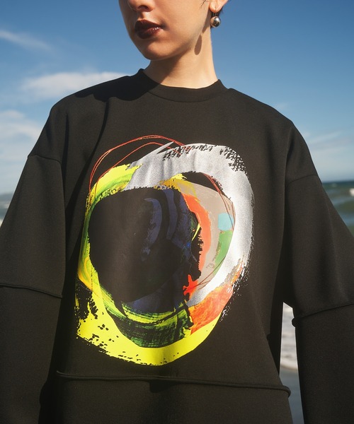OMMO(オーエムエムオー)の「CIRCLE PAINT SWEAT TOP(スウェット・レディース・ブラック/カーキ/グレー・F)」の15枚目の写真