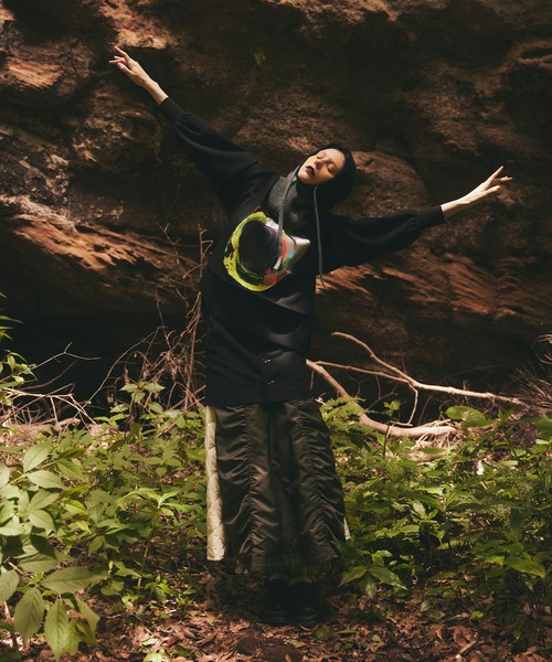 OMMO(オーエムエムオー)の「CIRCLE PAINT SWEAT TOP(スウェット・レディース・ブラック/カーキ/グレー・F)」の16枚目の写真