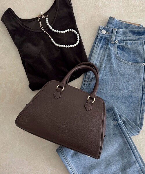 fredy emue（フレディエミュ）の「台形ファスナーボストンバッグ（ショルダーバッグ・レディース・ブラック/カーキ/ブラウン/グリーン・FREE）」の3枚目の写真