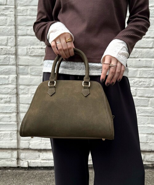 fredy emue（フレディエミュ）の「台形ファスナーボストンバッグ（ショルダーバッグ・レディース・ブラック/カーキ/ブラウン/グリーン・FREE）」の4枚目の写真