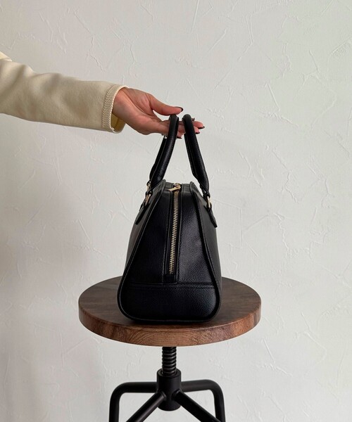 fredy emue（フレディエミュ）の「台形ファスナーボストンバッグ（ショルダーバッグ・レディース・ブラック/カーキ/ブラウン/グリーン・FREE）」の16枚目の写真